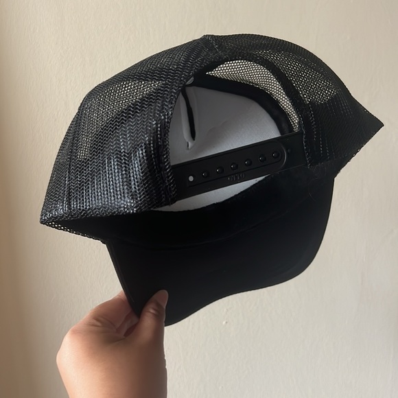 CRYSTAL HEARTS Pearl and Crystal Festival Trucker Hat. OSFM NEW! - Picture 5 of 7